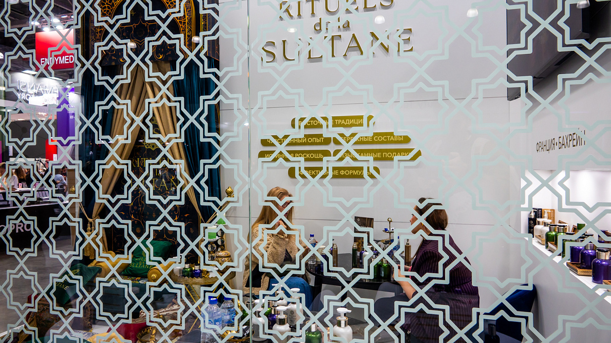 Дизайн-проект и застройка стенда «Cell Beauty, InterSharm - 2025» - фото 3